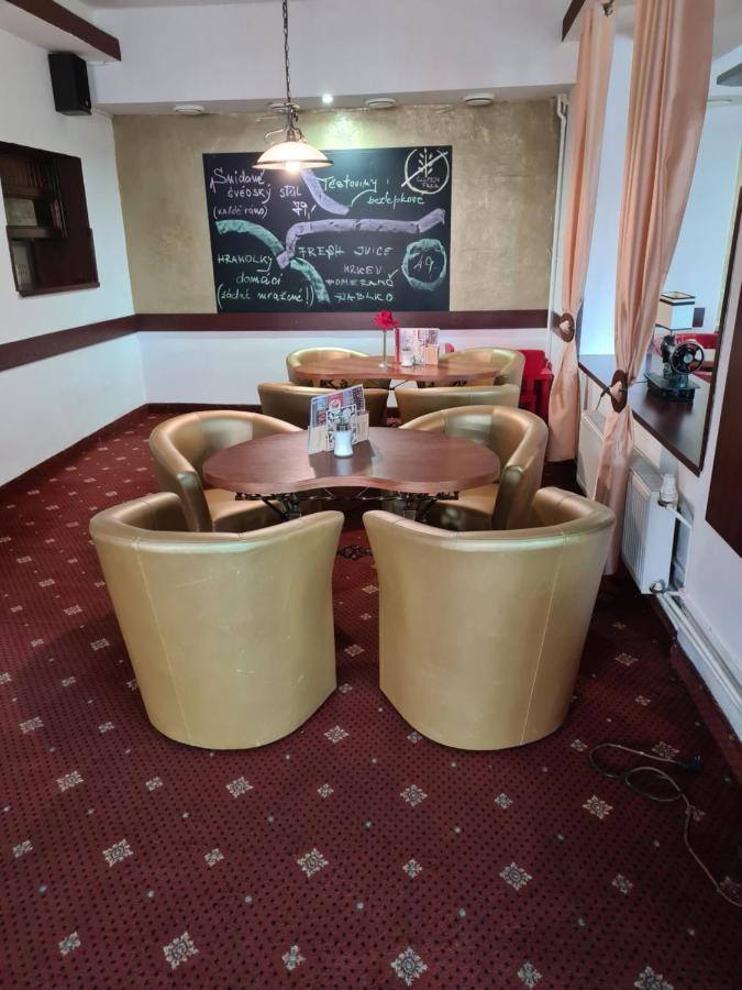 Bruntál Hotel Montenegro מראה חיצוני תמונה