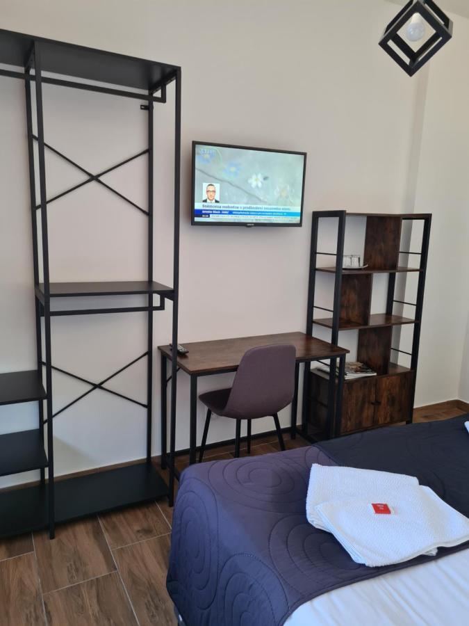 Bruntál Hotel Montenegro מראה חיצוני תמונה