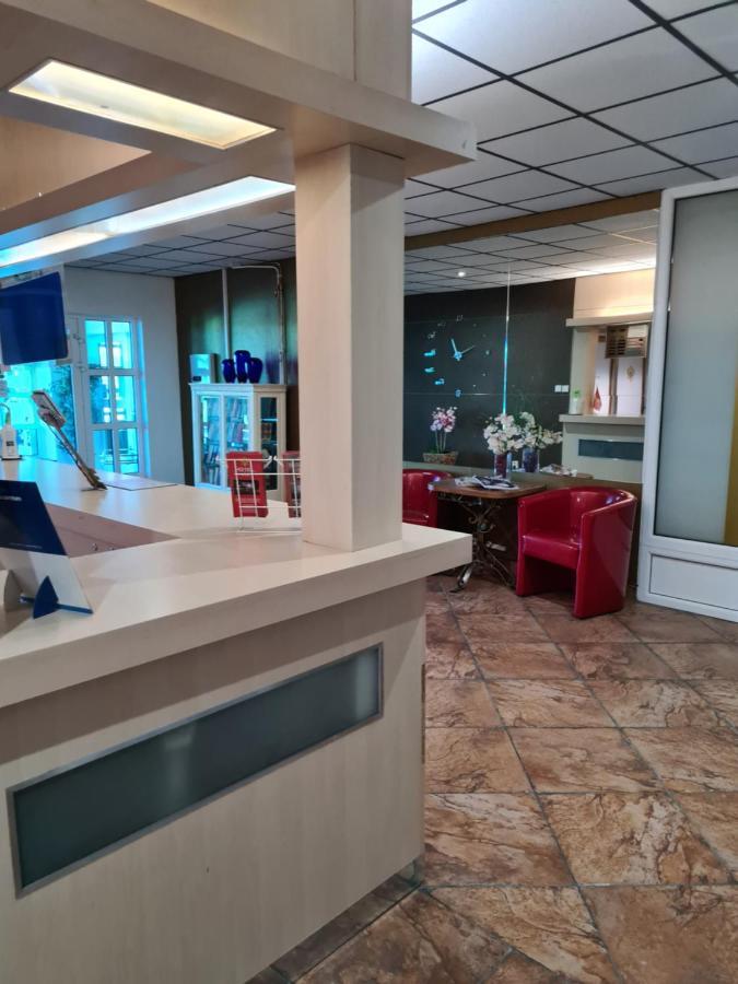 Bruntál Hotel Montenegro מראה חיצוני תמונה