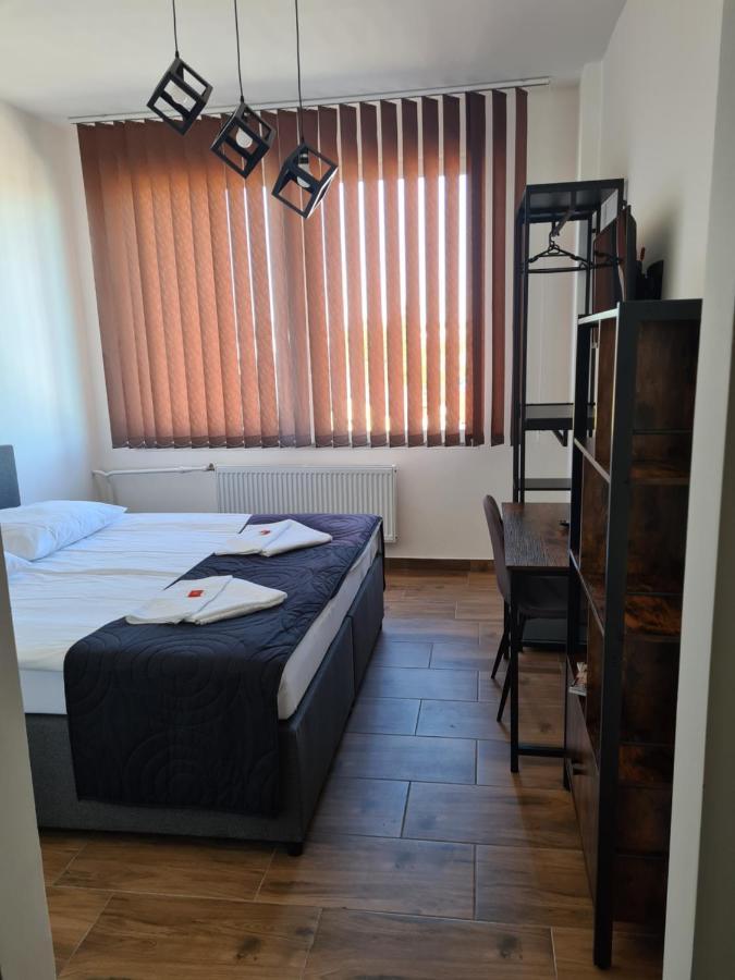 Bruntál Hotel Montenegro מראה חיצוני תמונה