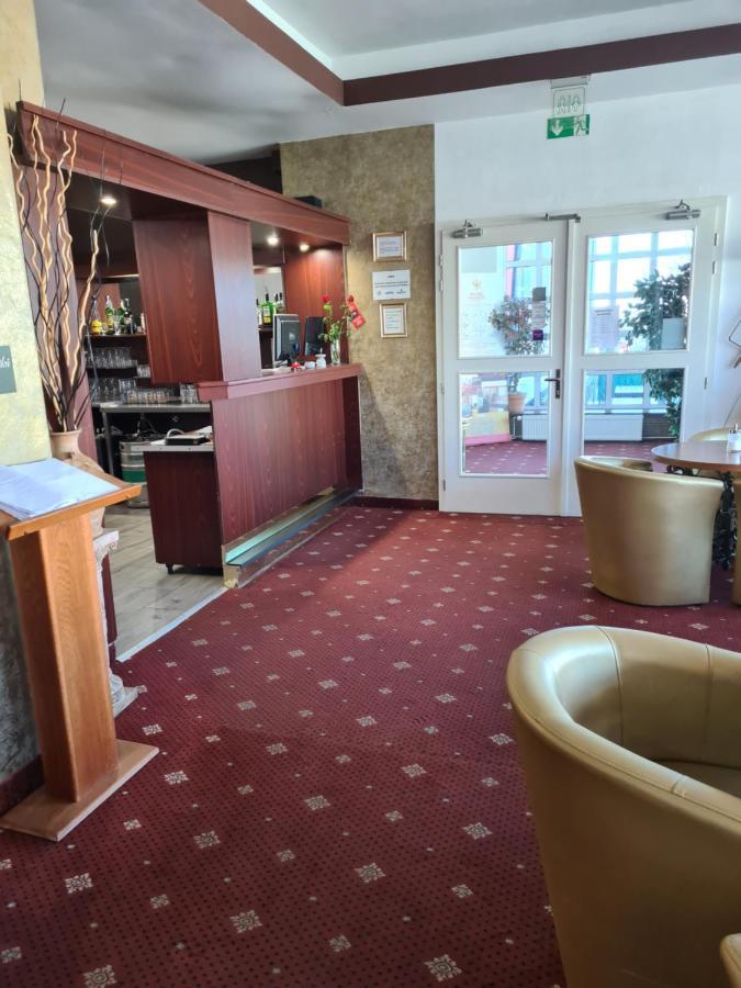 Bruntál Hotel Montenegro מראה חיצוני תמונה