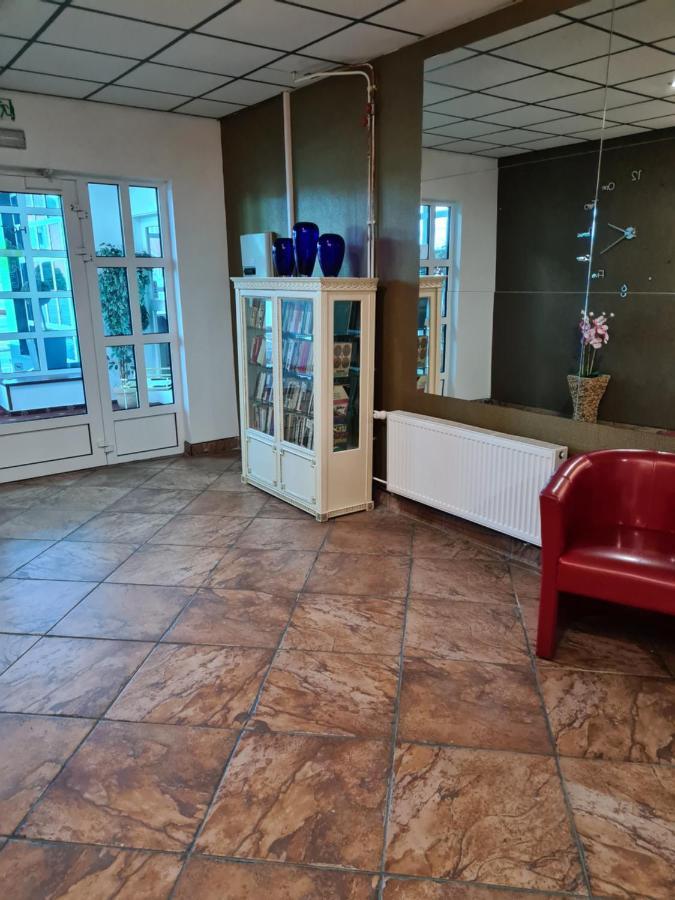 Bruntál Hotel Montenegro מראה חיצוני תמונה