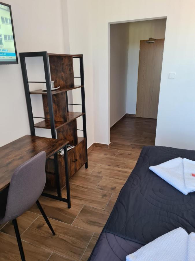 Bruntál Hotel Montenegro מראה חיצוני תמונה