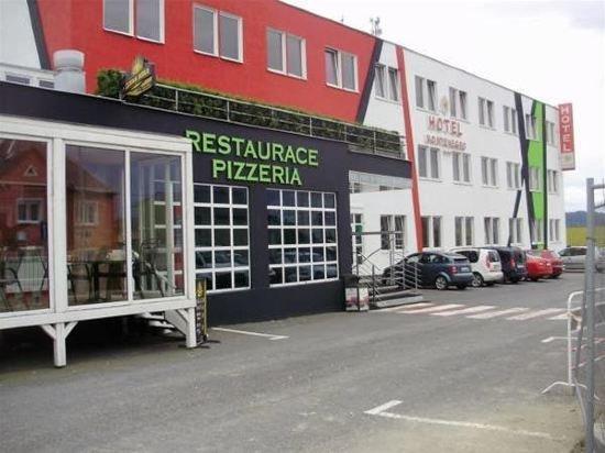 Bruntál Hotel Montenegro מראה חיצוני תמונה