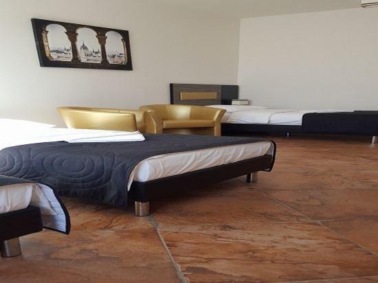 Bruntál Hotel Montenegro מראה חיצוני תמונה