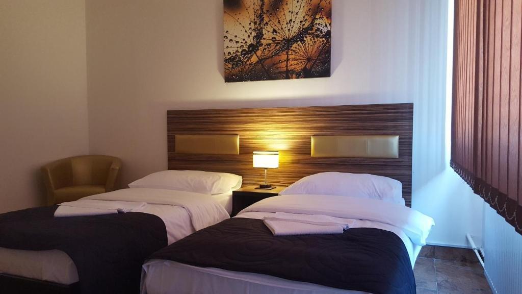 Bruntál Hotel Montenegro מראה חיצוני תמונה