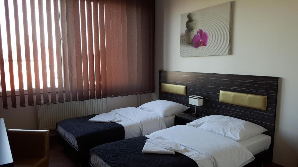 Bruntál Hotel Montenegro מראה חיצוני תמונה
