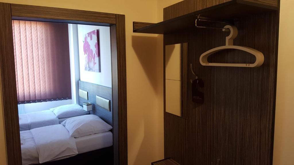 Bruntál Hotel Montenegro מראה חיצוני תמונה