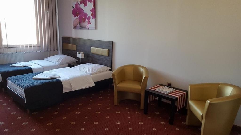 Bruntál Hotel Montenegro מראה חיצוני תמונה