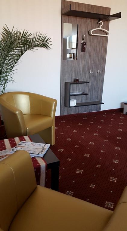 Bruntál Hotel Montenegro מראה חיצוני תמונה