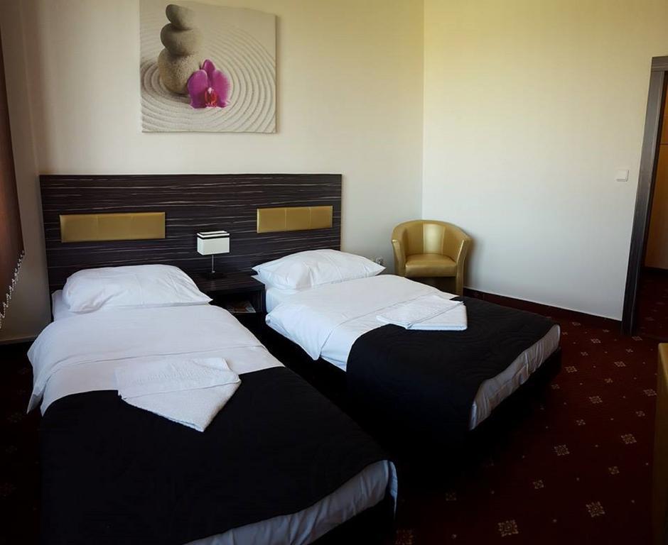 Bruntál Hotel Montenegro מראה חיצוני תמונה