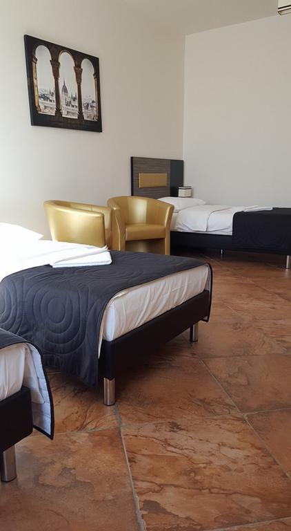 Bruntál Hotel Montenegro מראה חיצוני תמונה