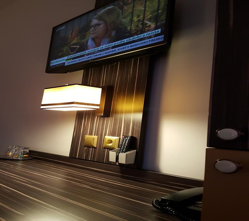 Bruntál Hotel Montenegro מראה חיצוני תמונה
